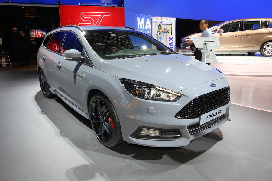 Ford-FocusSTbreak-CG-Paris_01.jpg