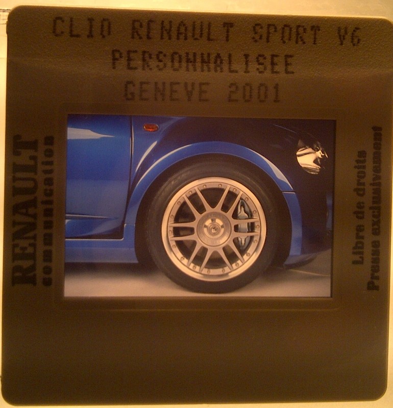 Clio V6 (Phase 1) - Geneva 2001 - Press Car Wheel - 1.jpg