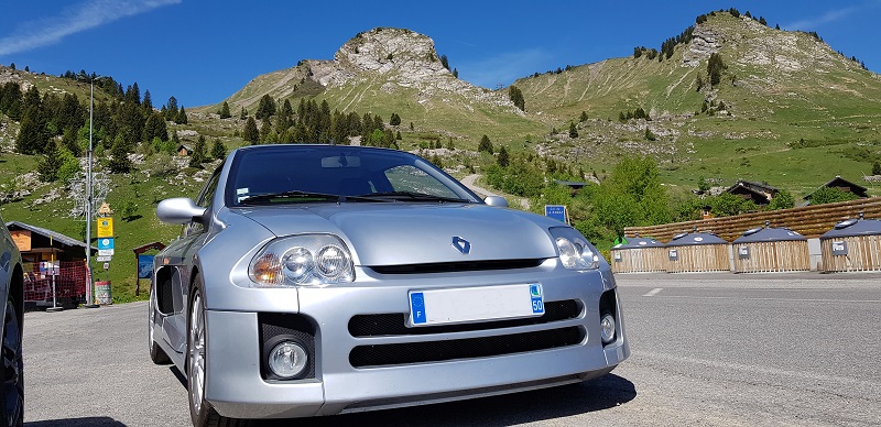 Info:le propriétaire de cette Clio V6 possède aussi une belle R5 turbo.........................................................en bois