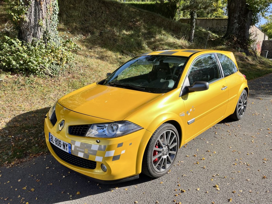 13813457-28B7-4759-8FB1-FBC48A6589CA.jpeg (6.37 Mio) Vu 8329 fois La Clio V6 de notre guide local s’est transformée pendant la nuit !