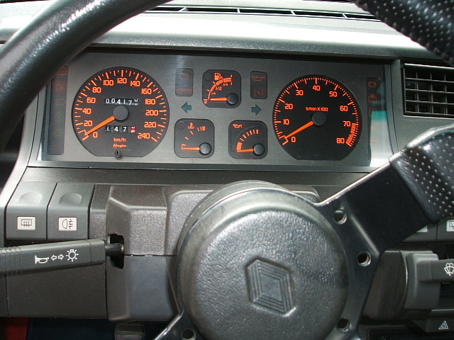 clio  R5 013.jpg