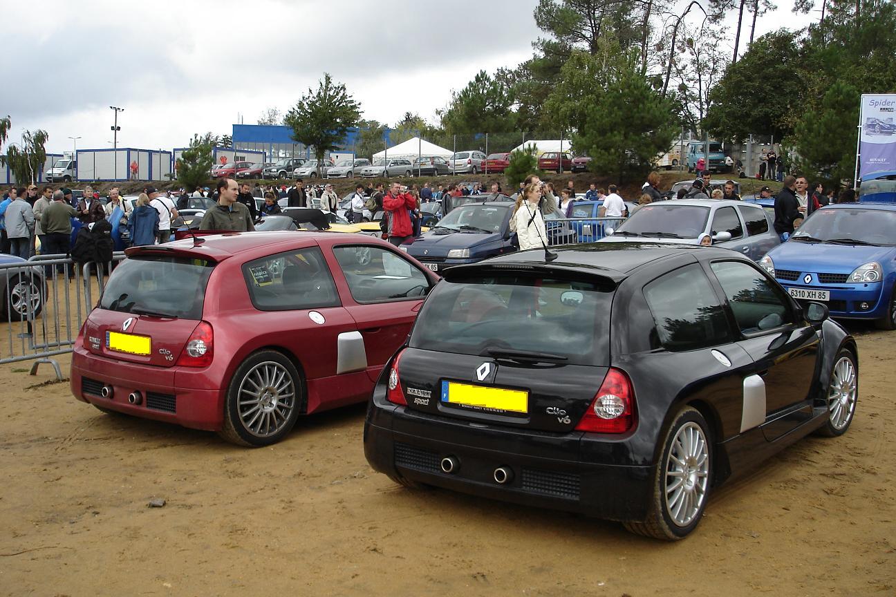 Arrivée matinale et pluvieuse à côté d'une belle v6 noire (salut La Lorraine ;-)