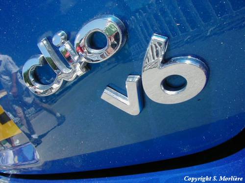 2001_renault_clio_v6_08_m.jpg