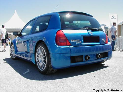 2001_renault_clio_v6_09_m.jpg