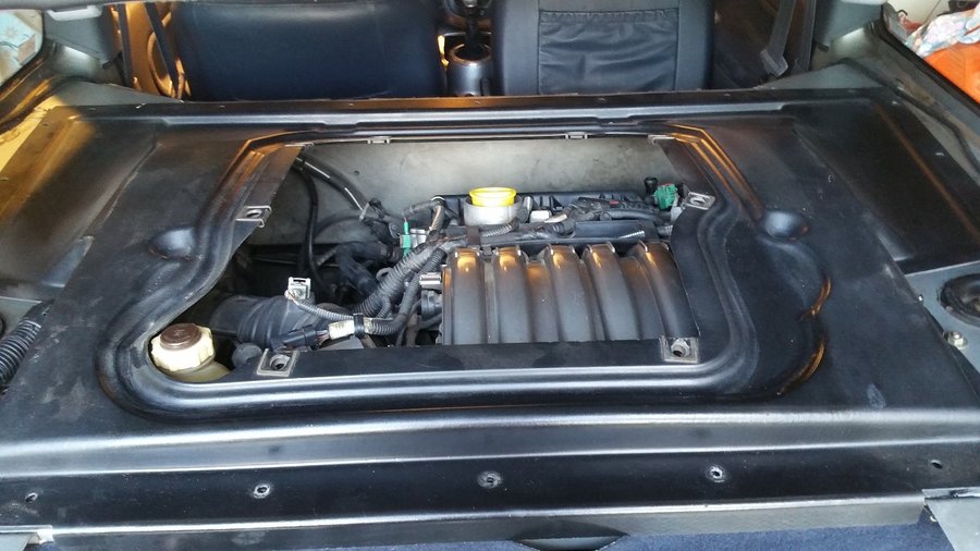 capot moteur ouvert.jpg