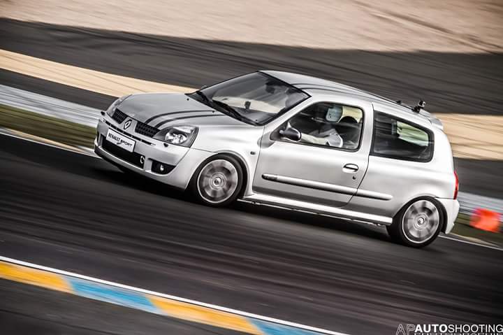 Clio 2 RS 182 en Action sur le Bugatti au Mans