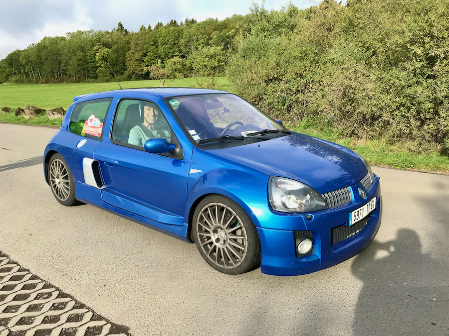 Clio V6 (et la banane qui va avec !)