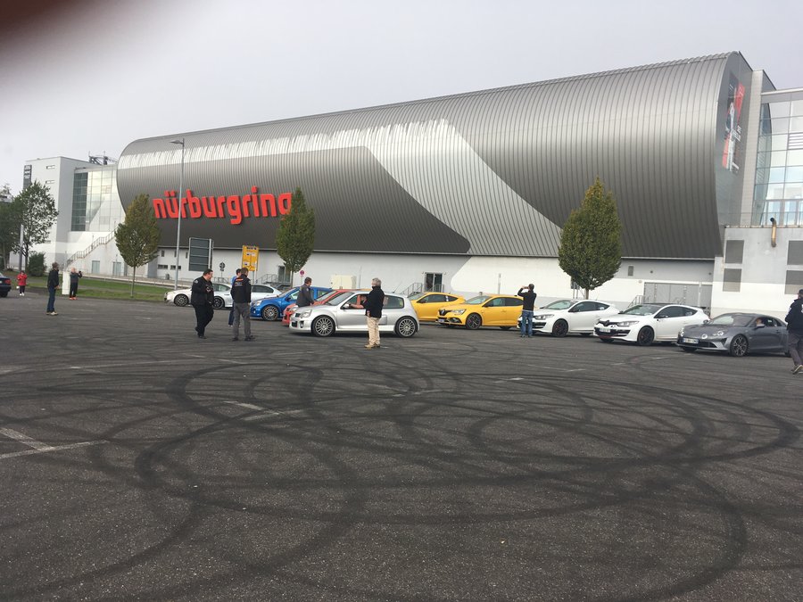 IMG_5689.JPG (2.74 Mio) Vu 9322 fois On se met en place... avant la pluie !