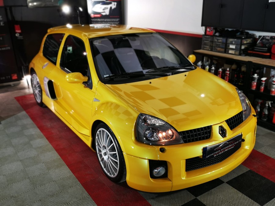 Clio V6 Ph II - 38.JPG