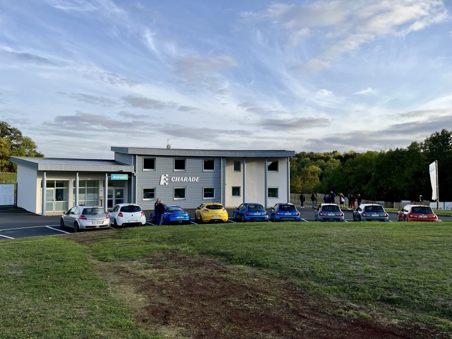 90FA9AE2-42F3-434D-9349-010B24804462.jpeg (4.59 Mio) Vu 7345 fois C’est frustrant de rester de ce côté de la barrière…