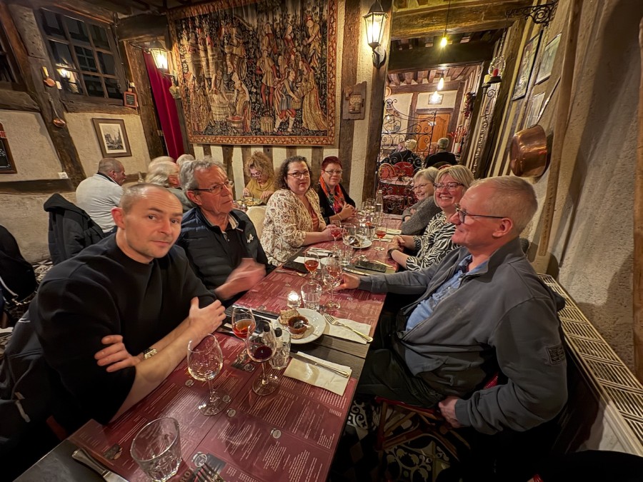 Une bonne tablée au Bistrot de Bernay