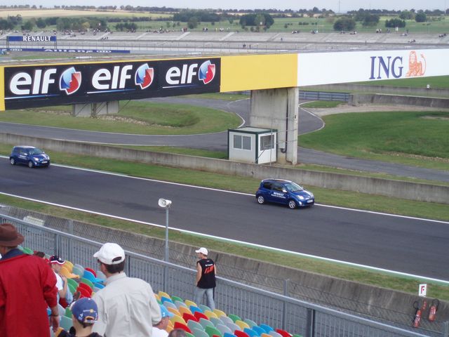Deux grand enfant du V6 Passion étaient au volants