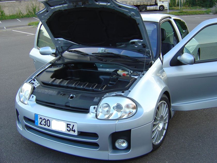 clio V6 01.jpg