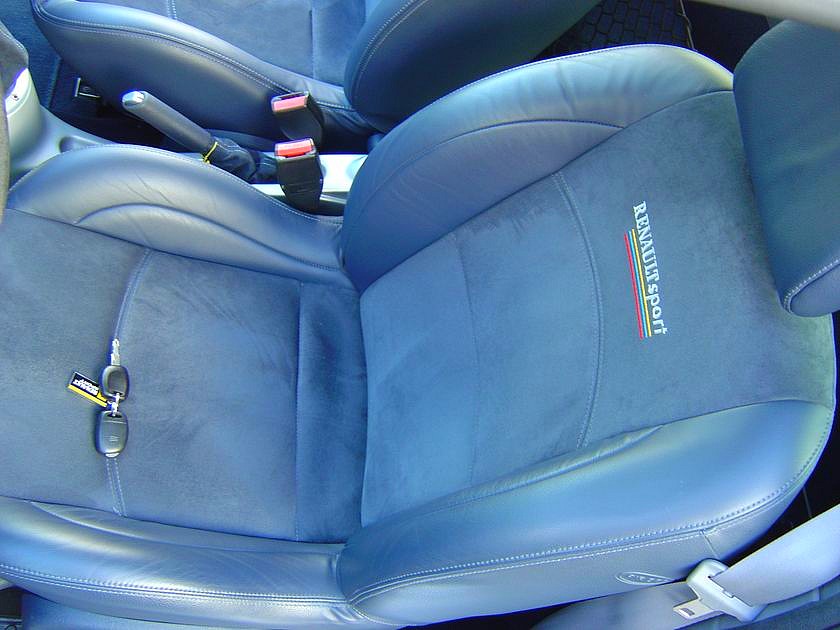 clio V6 04.jpg